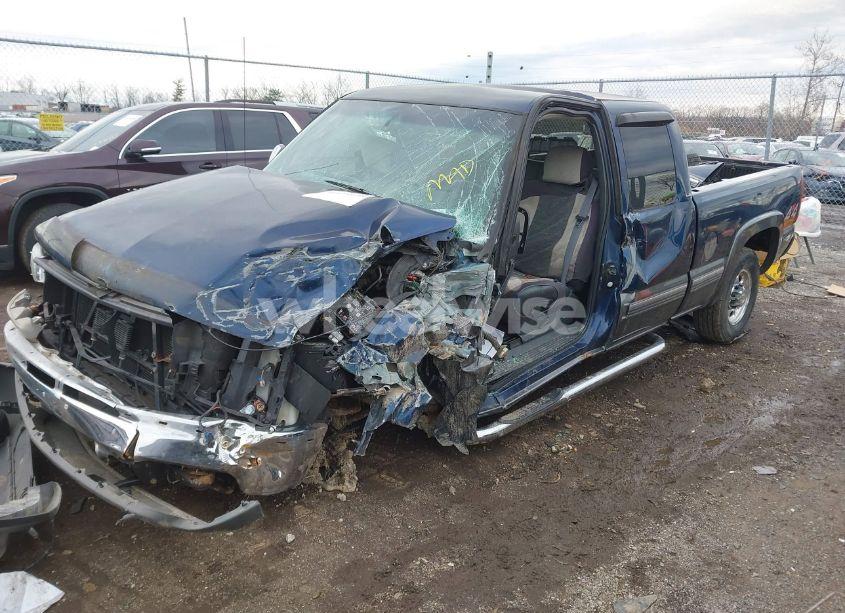 Photo 2 of 2000 Chevrolet Silverado 2500 LS (VIN 1GCGK29U2YE227795)
