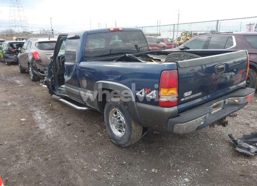 Photo 3 of 2000 Chevrolet Silverado 2500 LS (VIN 1GCGK29U2YE227795)