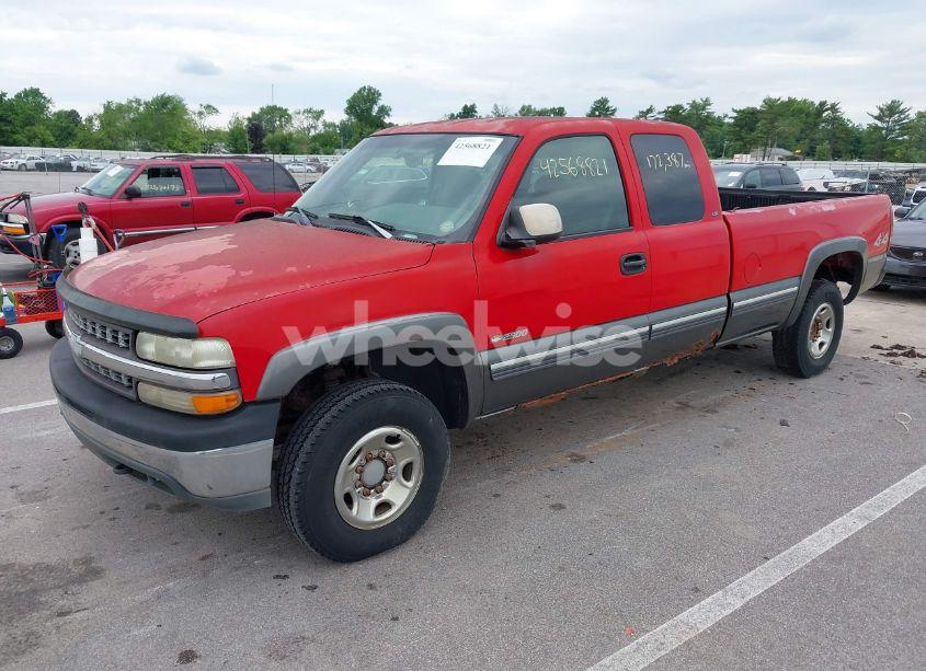 Photo 2 of 2000 Chevrolet Silverado 2500 LS (VIN 1GCGK29U3YE159782)