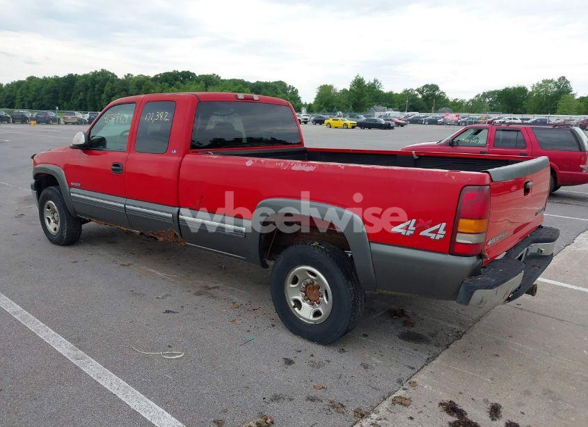 Photo 3 of 2000 Chevrolet Silverado 2500 LS (VIN 1GCGK29U3YE159782)