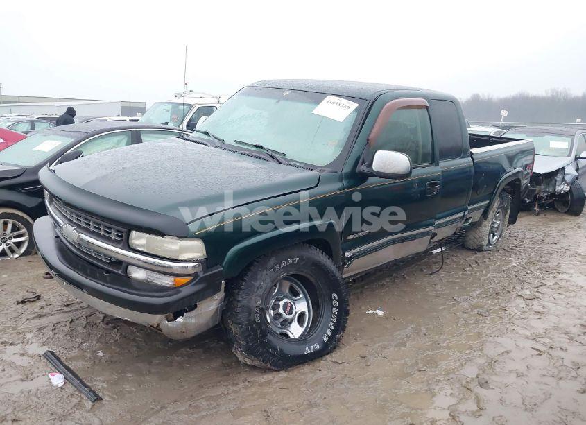 Photo 2 of 2001 Chevrolet Silverado 2500 LS (VIN 1GCGK29U41Z117927)