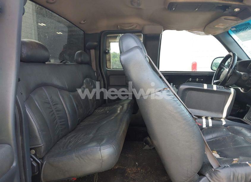 Photo 8 of 2002 Chevrolet Silverado 2500 LT (VIN 1GCGK29U42Z195447)