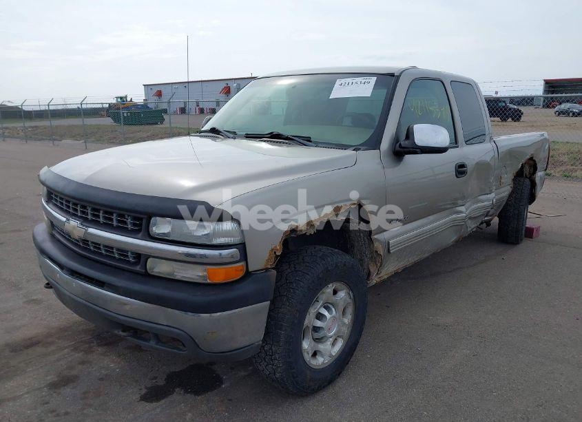Photo 2 of 2000 Chevrolet Silverado 2500 LS (VIN 1GCGK29U4YE309544)