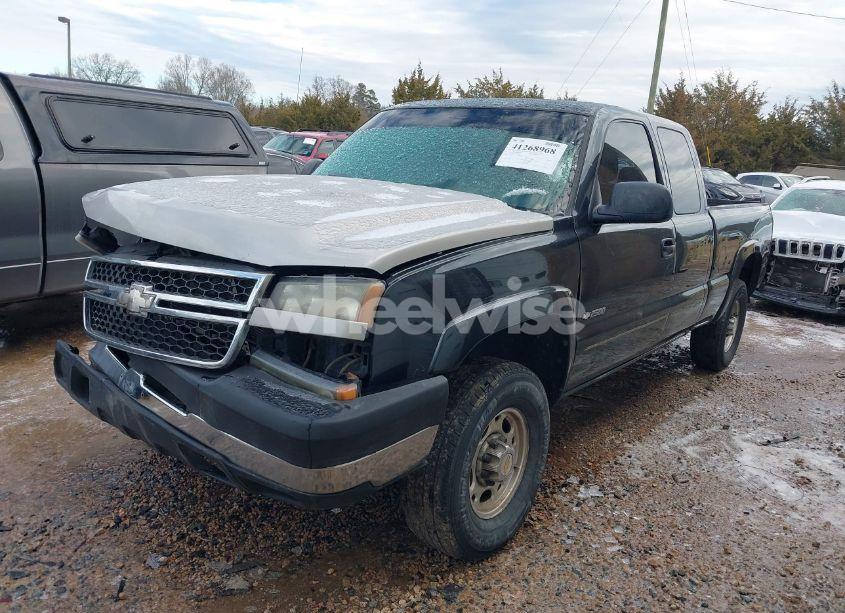 Photo 2 of 2003 Chevrolet Silverado 2500 LS (VIN 1GCGK29U93Z260441)
