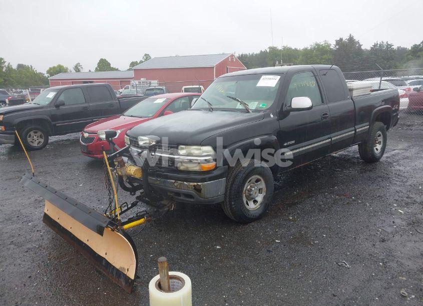 Photo 2 of 2000 Chevrolet Silverado 2500 LS (VIN 1GCGK29UXYE135561)