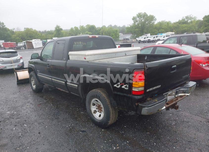Photo 3 of 2000 Chevrolet Silverado 2500 LS (VIN 1GCGK29UXYE135561)