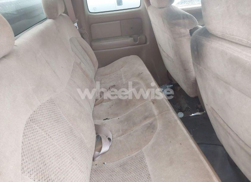 Photo 8 of 2000 Chevrolet Silverado 2500 LS (VIN 1GCGK29UXYE135561)