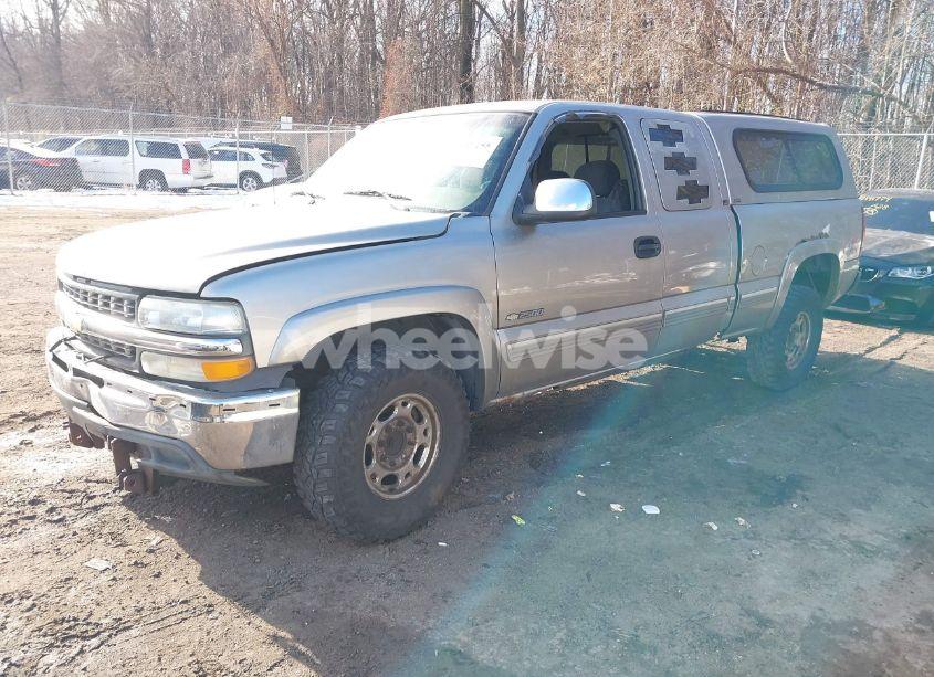 Photo 2 of 2000 Chevrolet Silverado 2500 LS (VIN 1GCGK29UXYE302226)