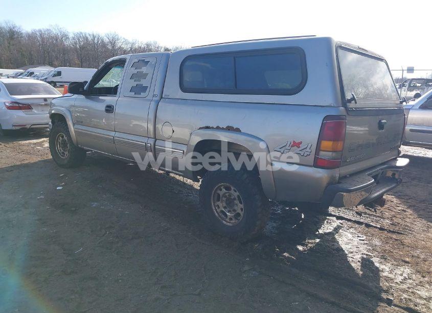 Photo 3 of 2000 Chevrolet Silverado 2500 LS (VIN 1GCGK29UXYE302226)