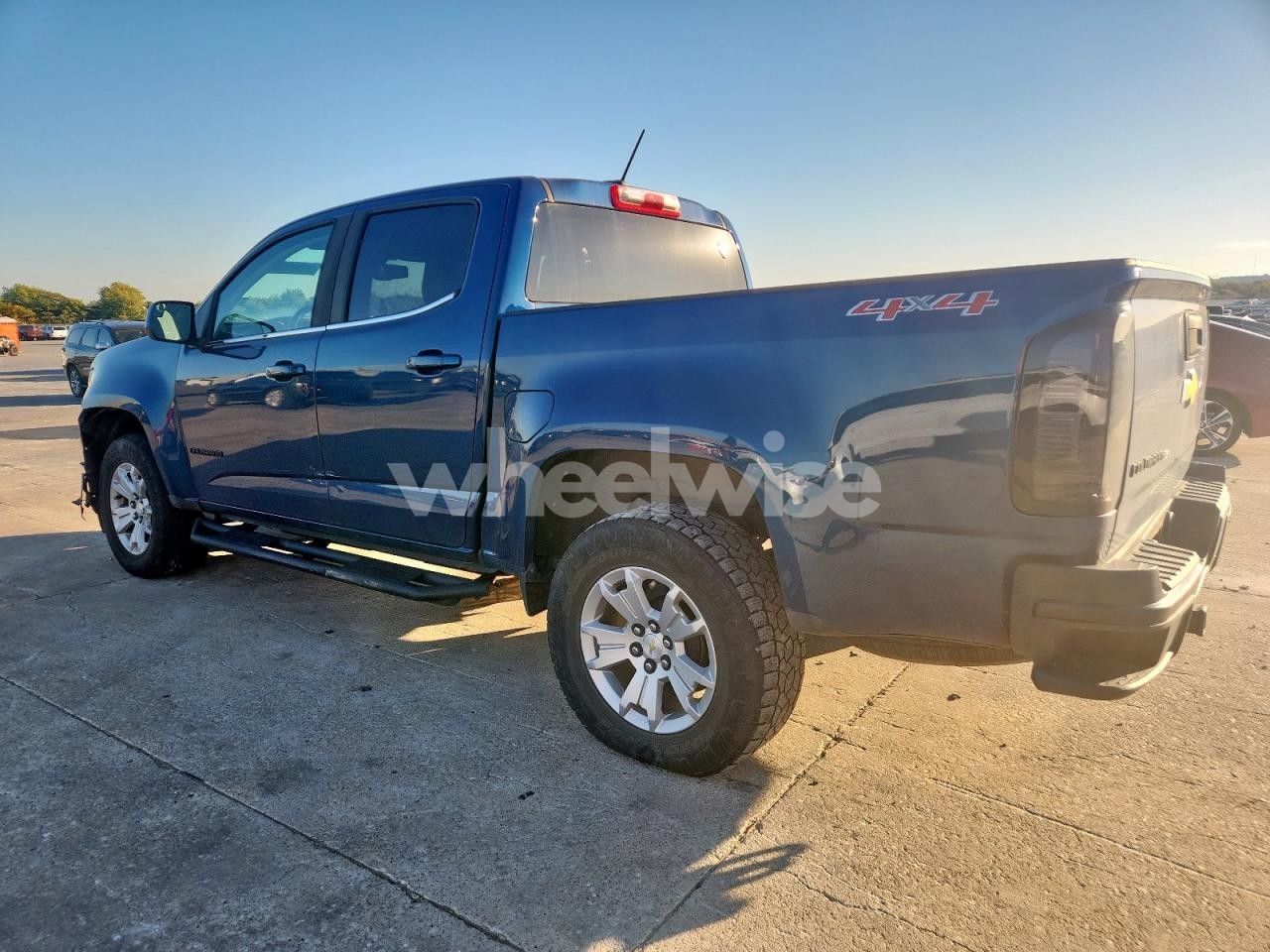 Photo 2 of 2019 CHEVROLET COLORADO LT (VIN 1GCGTCEN5K1102645)