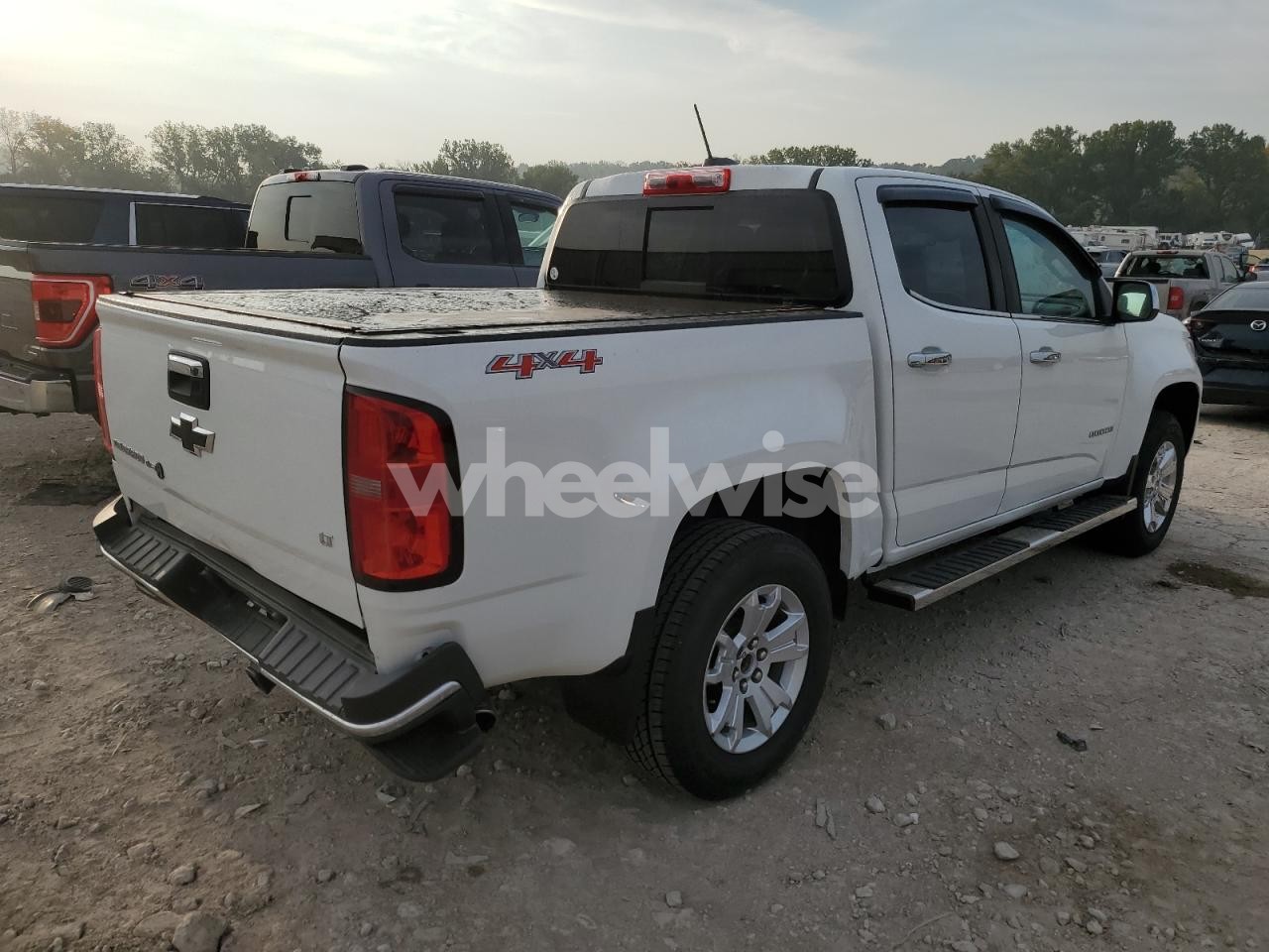 Photo 3 of 2019 CHEVROLET COLORADO LT (VIN 1GCGTCEN7K1181493)