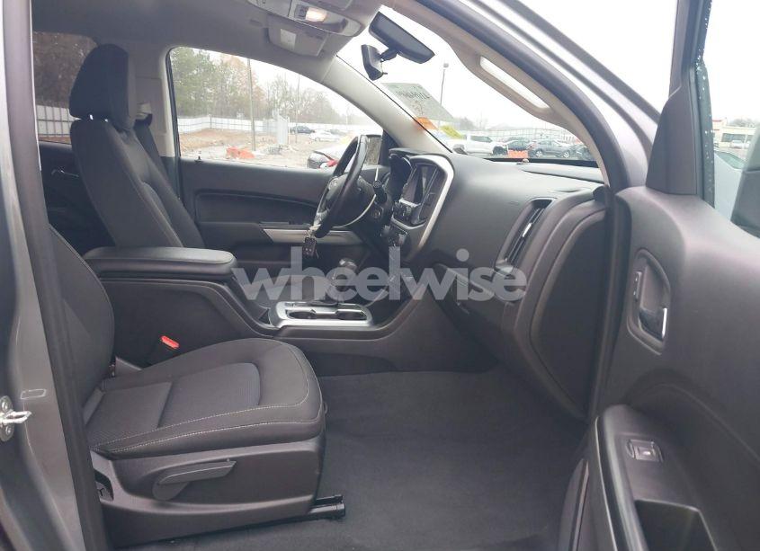 Photo 5 of 2019 Chevrolet Colorado LT (VIN 1GCGTCENXK1158774)