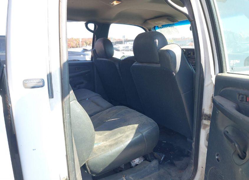 Photo 8 of 2002 Chevrolet Silverado 2500HD (VIN 1GCHC23102F223004)