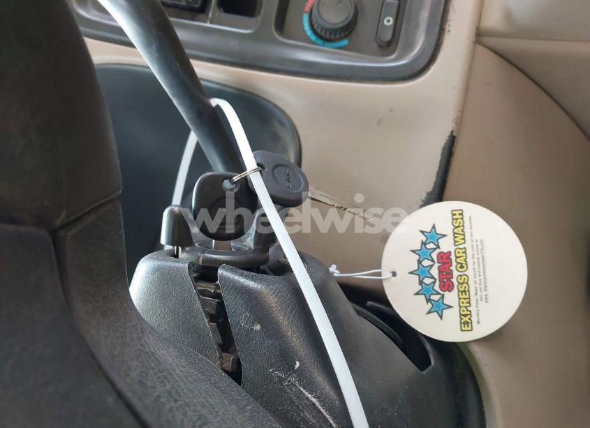 Photo 11 of 2003 Chevrolet Silverado 2500HD LT (VIN 1GCHC23103F170516)