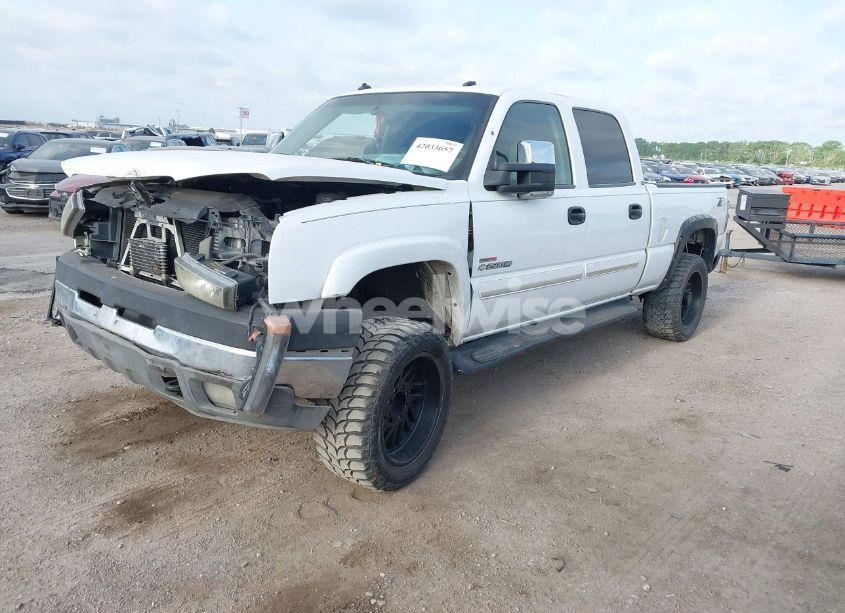 Photo 2 of 2003 Chevrolet Silverado 2500HD LT (VIN 1GCHC23103F170516)