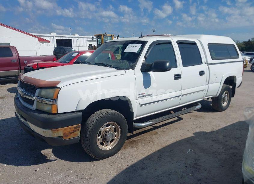 Photo 2 of 2003 Chevrolet Silverado 2500HD LT (VIN 1GCHC231X3F178039)
