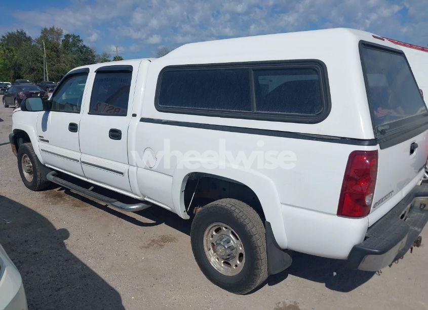 Photo 3 of 2003 Chevrolet Silverado 2500HD LT (VIN 1GCHC231X3F178039)