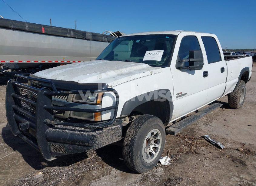 Photo 2 of 2005 Chevrolet Silverado 2500HD WORK TRUCK (VIN 1GCHC23275F924586)