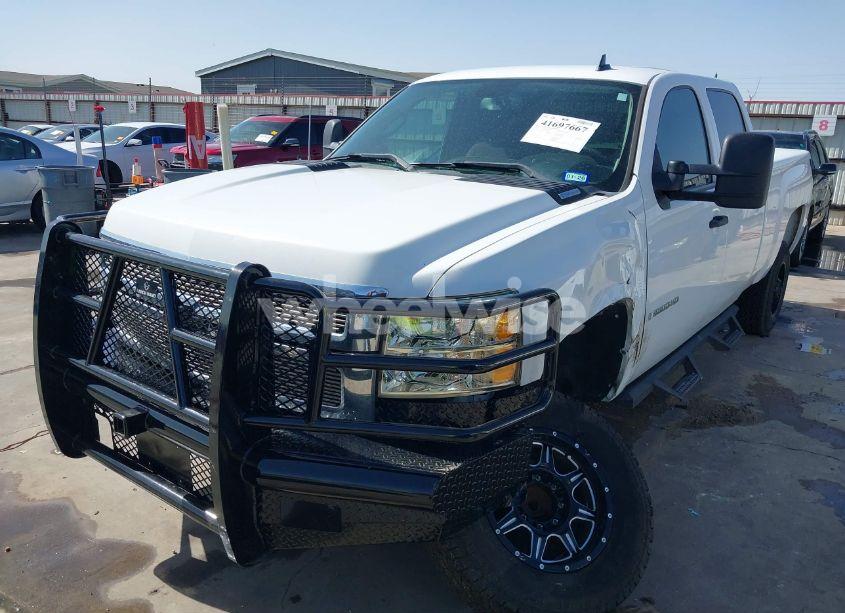 Photo 2 of 2008 Chevrolet Silverado 2500HD LT2 (VIN 1GCHC23608F224058)