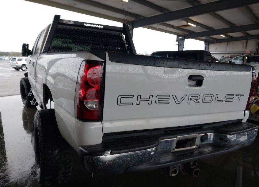 Photo 3 of 2006 Chevrolet Silverado 2500HD WORK TRUCK (VIN 1GCHC23D86F239161)