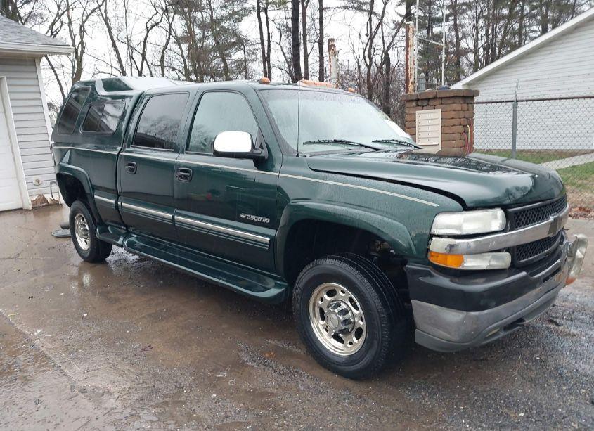 2002 Chevrolet Silverado 2500HD LT (VIN 1GCHC23G42F120267) main photo