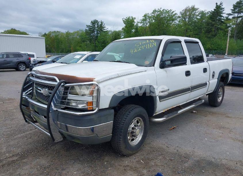 Photo 2 of 2005 Chevrolet Silverado 2500HD (VIN 1GCHC23U25F822405)