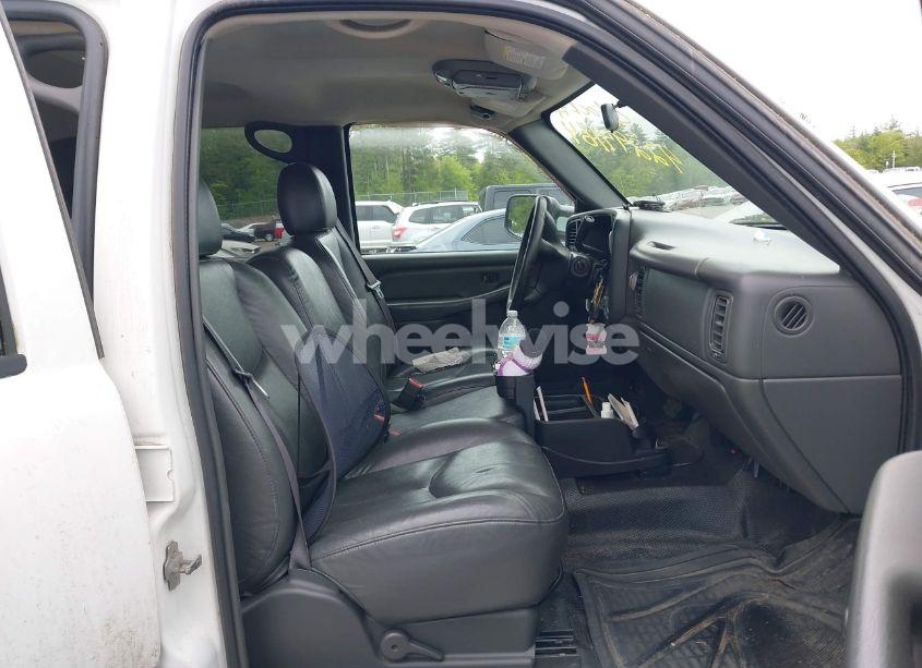 Photo 5 of 2005 Chevrolet Silverado 2500HD (VIN 1GCHC23U25F822405)