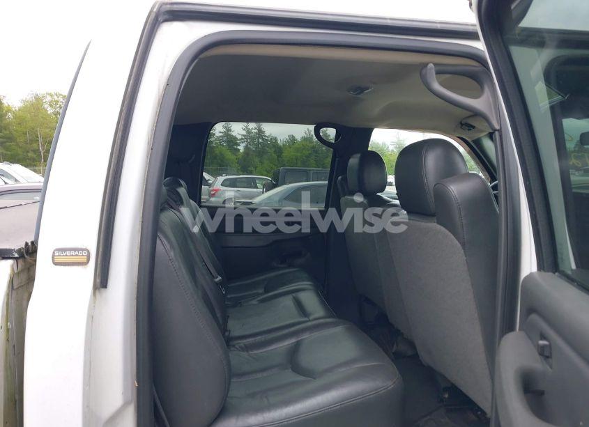 Photo 8 of 2005 Chevrolet Silverado 2500HD (VIN 1GCHC23U25F822405)