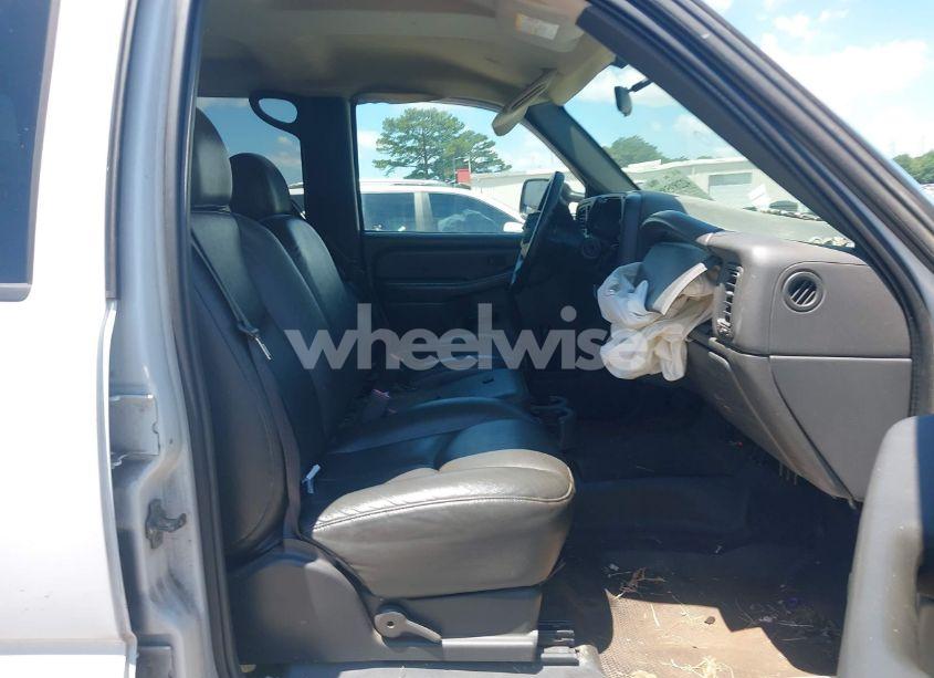 Photo 5 of 2005 Chevrolet Silverado 2500HD WORK TRUCK (VIN 1GCHC23U35F949373)