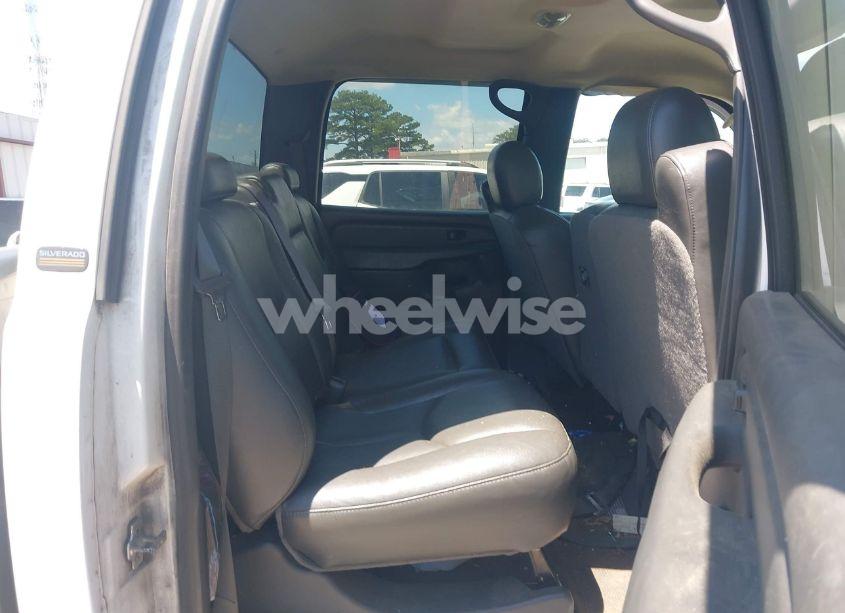 Photo 8 of 2005 Chevrolet Silverado 2500HD WORK TRUCK (VIN 1GCHC23U35F949373)