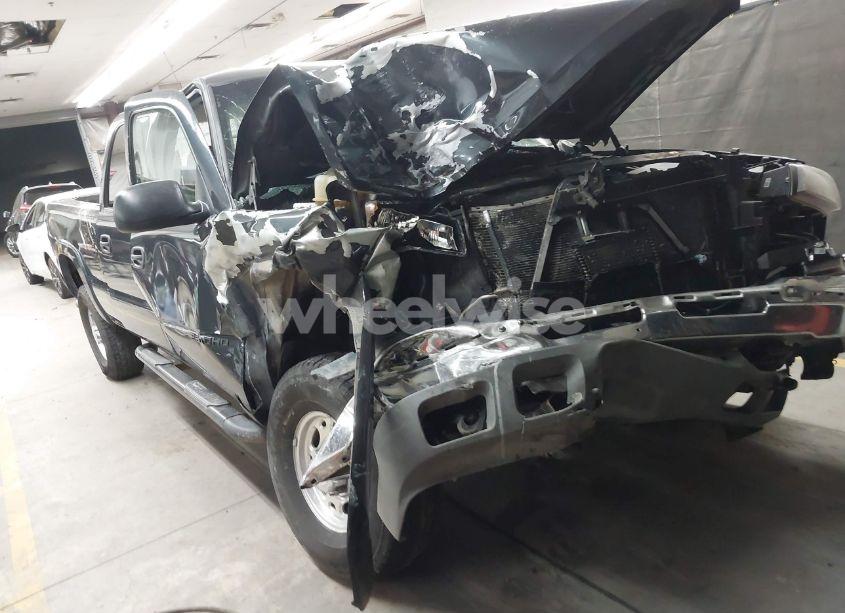 2003 Chevrolet Silverado 2500HD LS (VIN 1GCHC23U53F225438) main photo