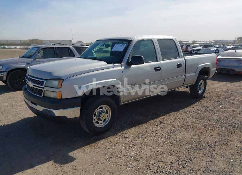 Photo 2 of 2005 Chevrolet Silverado 2500HD LS (VIN 1GCHC23U55F872991)