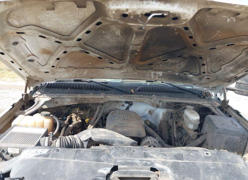 Photo 10 of 2004 Chevrolet Silverado 2500HD WORK TRUCK (VIN 1GCHC23U64F195206)