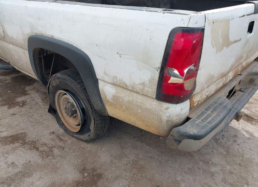 Photo 15 of 2004 Chevrolet Silverado 2500HD WORK TRUCK (VIN 1GCHC23U64F195206)