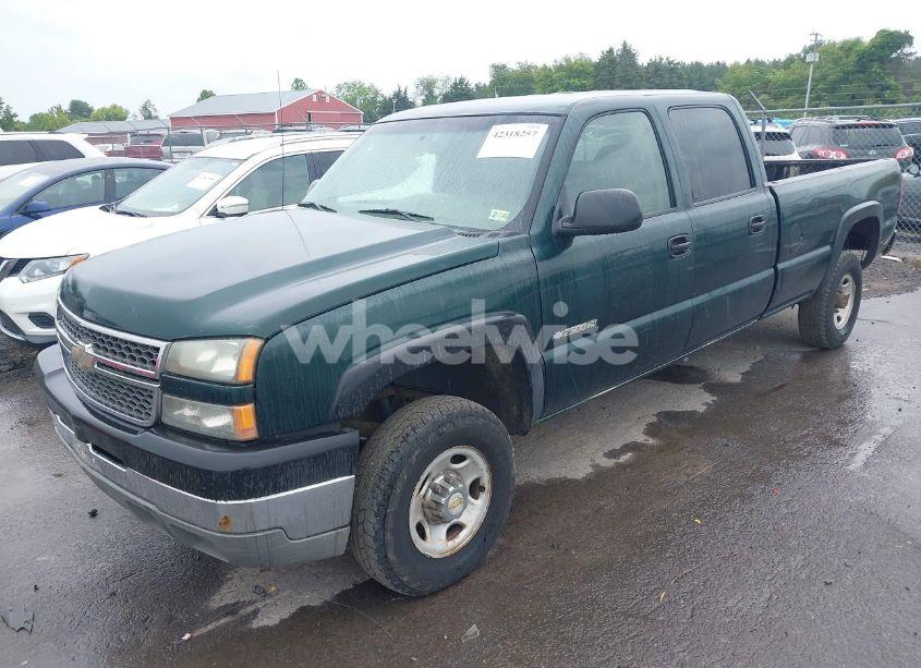 Photo 2 of 2005 Chevrolet Silverado 2500HD WORK TRUCK (VIN 1GCHC23U65F946323)