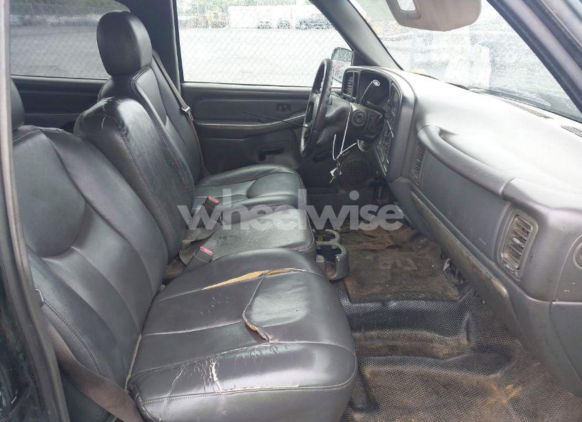 Photo 5 of 2005 Chevrolet Silverado 2500HD WORK TRUCK (VIN 1GCHC23U65F946323)