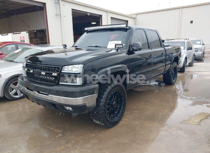 Photo 2 of 2005 Chevrolet Silverado 2500HD LS (VIN 1GCHC23UX5F893061)