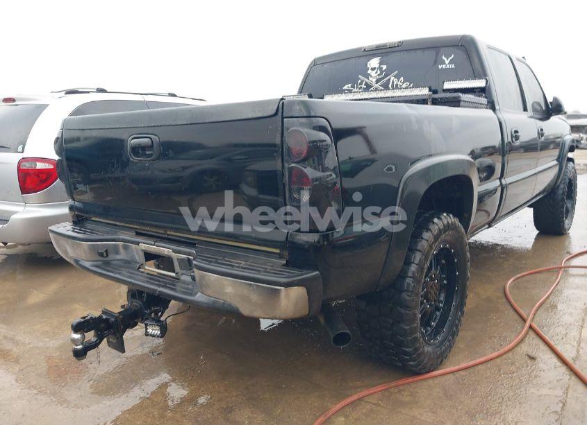 Photo 4 of 2005 Chevrolet Silverado 2500HD LS (VIN 1GCHC23UX5F893061)