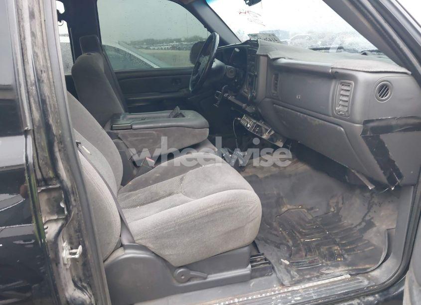 Photo 5 of 2005 Chevrolet Silverado 2500HD LS (VIN 1GCHC23UX5F893061)