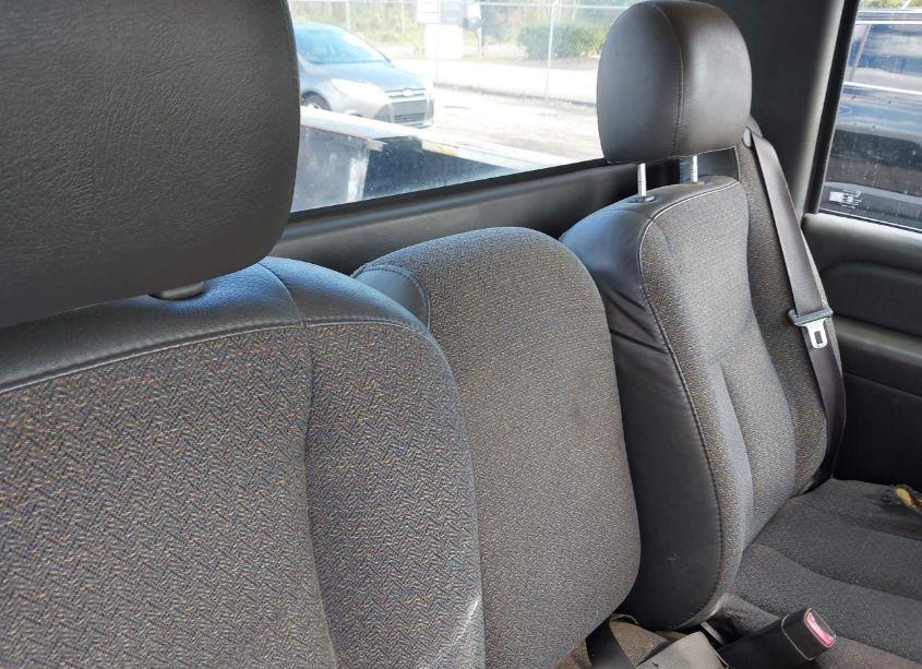 Photo 8 of 2004 Chevrolet Silverado 2500HD WORK TRUCK (VIN 1GCHC24U24E370118)