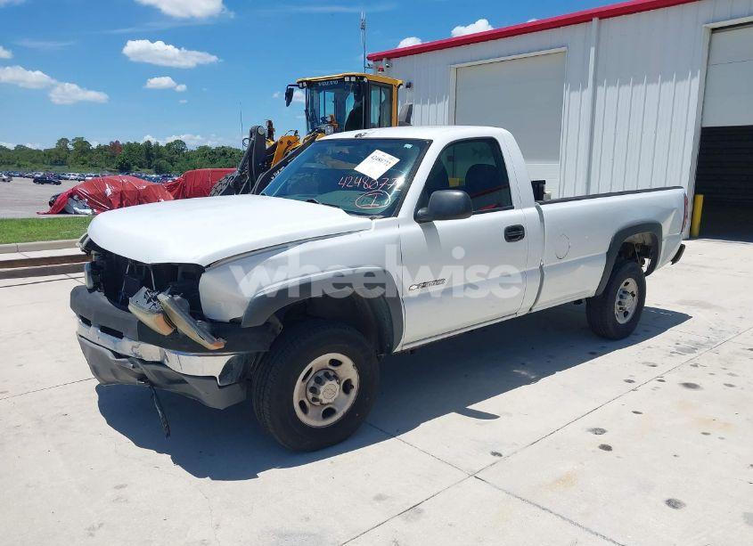 Photo 2 of 2005 Chevrolet Silverado 2500HD WORK TRUCK (VIN 1GCHC24U25E298516)