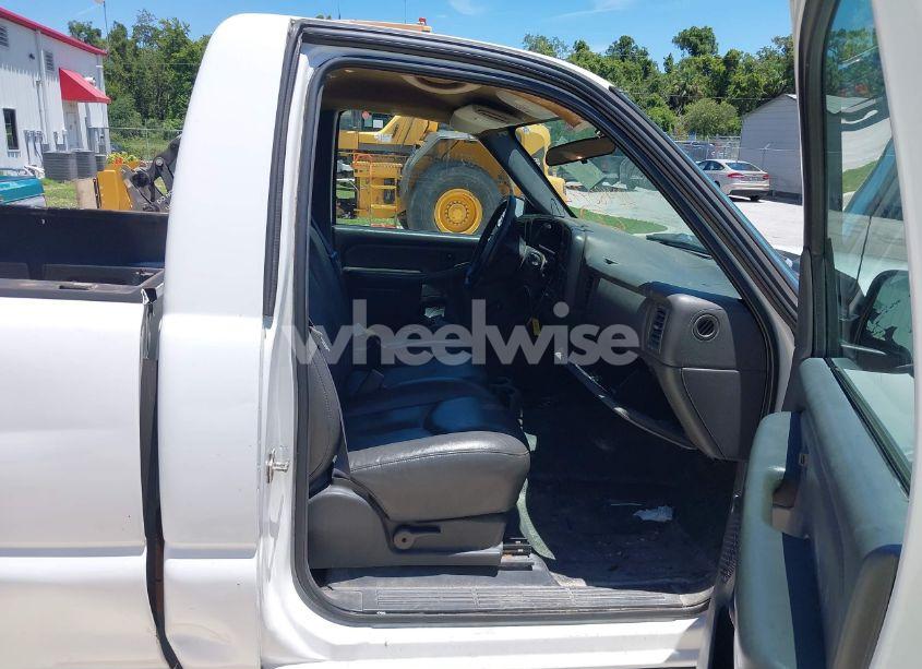 Photo 5 of 2005 Chevrolet Silverado 2500HD WORK TRUCK (VIN 1GCHC24U25E298516)