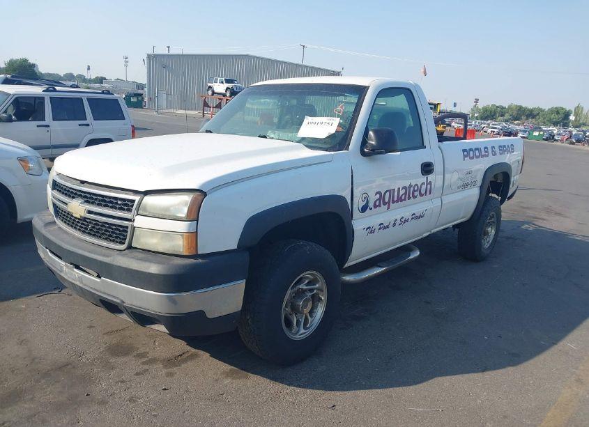 Photo 2 of 2006 Chevrolet Silverado 2500HD WORK TRUCK (VIN 1GCHC24U56E230647)