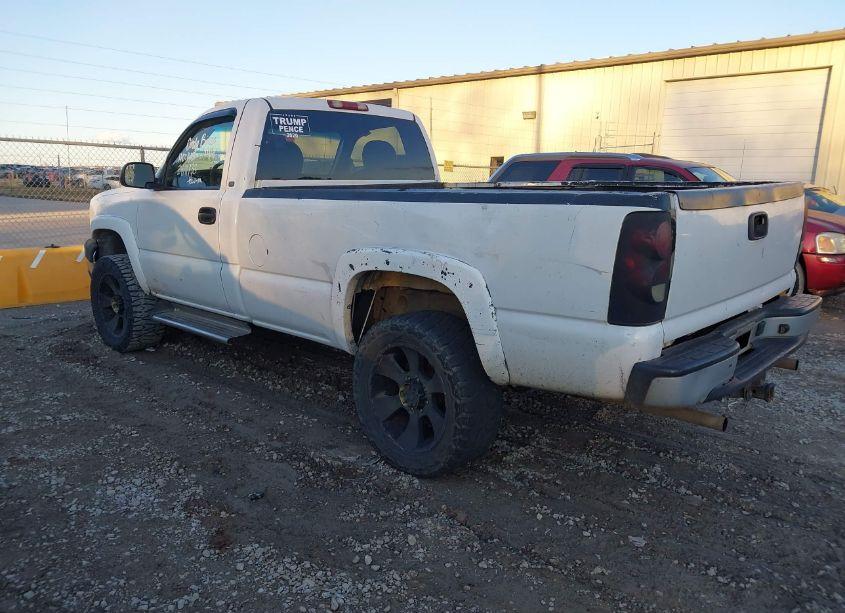 Photo 3 of 2004 Chevrolet Silverado 2500HD WORK TRUCK (VIN 1GCHC24U74E247494)