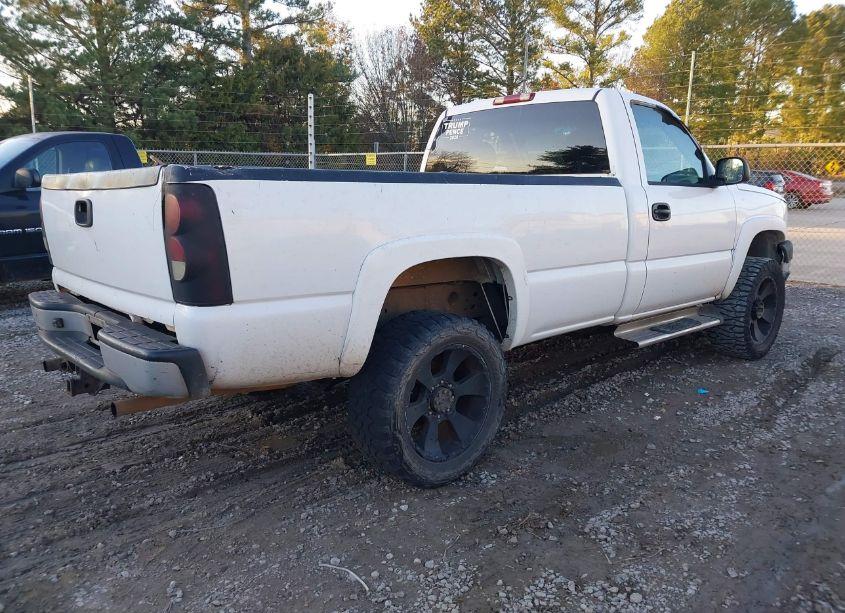 Photo 4 of 2004 Chevrolet Silverado 2500HD WORK TRUCK (VIN 1GCHC24U74E247494)