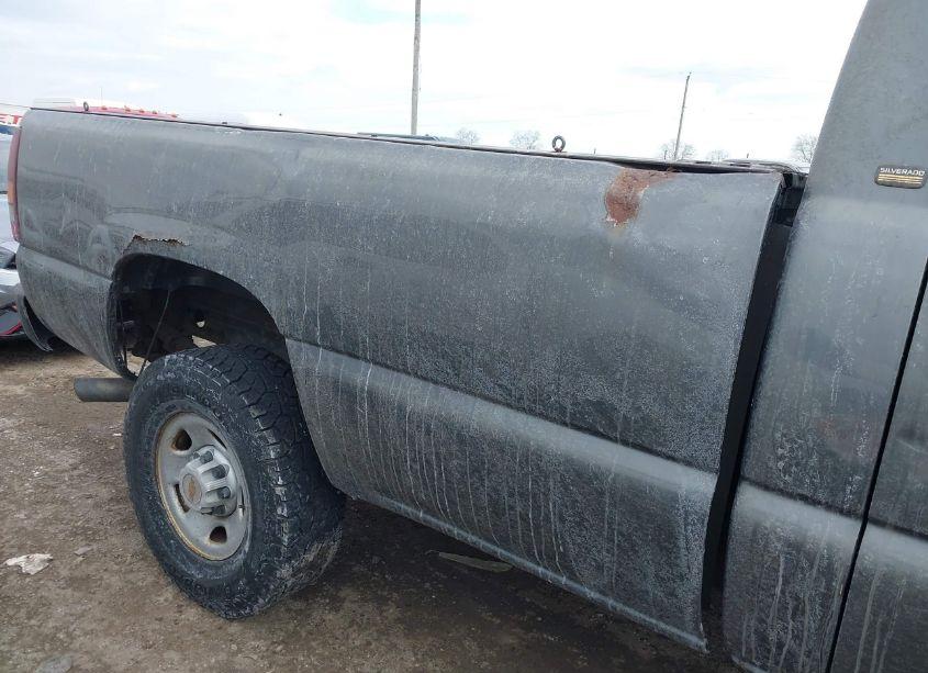 Photo 6 of 2001 Chevrolet Silverado 2500HD (VIN 1GCHC24U81E331898)