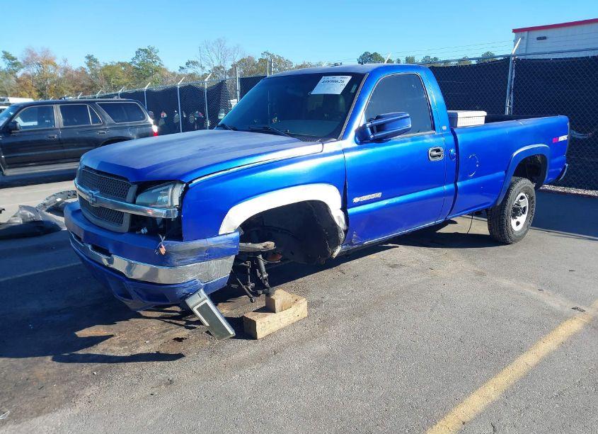 Photo 2 of 2003 Chevrolet Silverado 2500HD WORK TRUCK (VIN 1GCHC24UX3E328827)