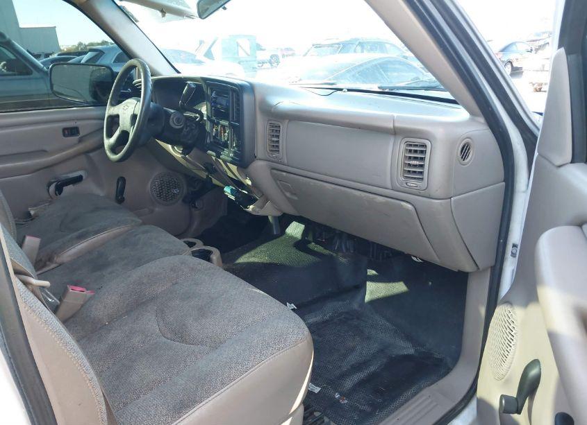 Photo 5 of 2003 Chevrolet Silverado 2500HD WORK TRUCK (VIN 1GCHC24UX3E328827)