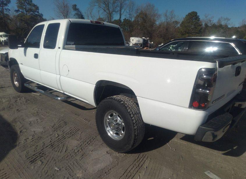 Photo 3 of 2003 Chevrolet Silverado 2500HD LS (VIN 1GCHC29103E190472)