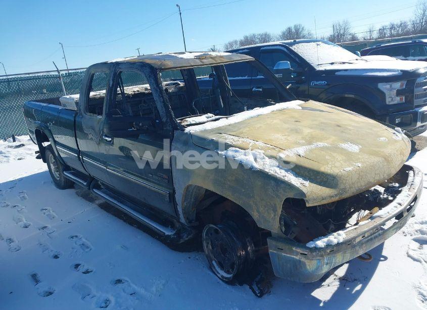 2002 Chevrolet Silverado 2500HD LS (VIN 1GCHC29112E126651) main photo